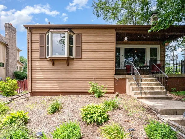 316 S Park St, Westmont, IL 60559