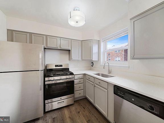 5th image of 1871 Addison Rd S