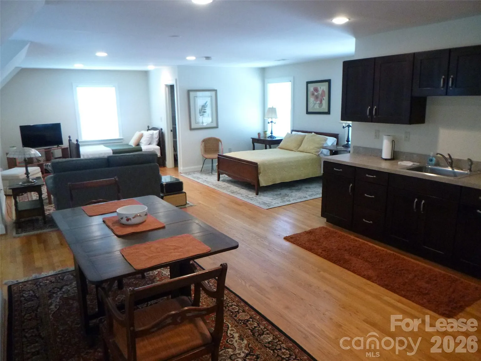1 bed, 1.0 bath, 900 sqft, $1,950 — Photo 2