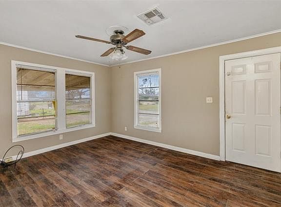 3rd image of 621 Louie St