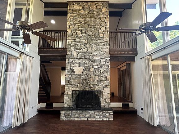 2nd image of 13 Rim Rock Rd