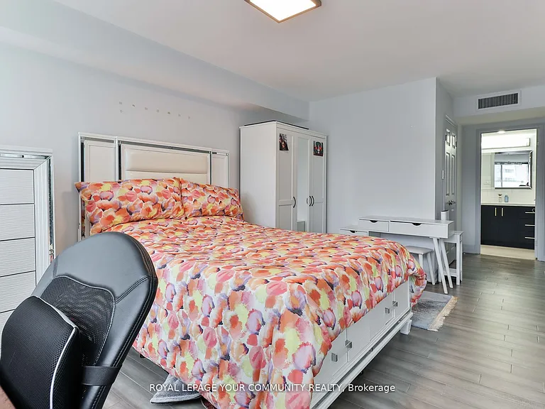 1240 Marlborough Ct #806 — Photo 24