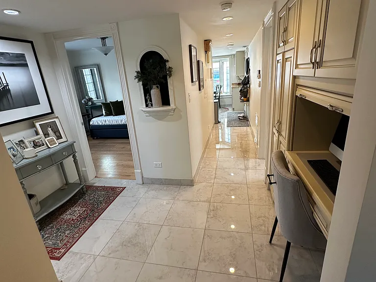 1508 W Touhy Ave #1W — Photo 9
