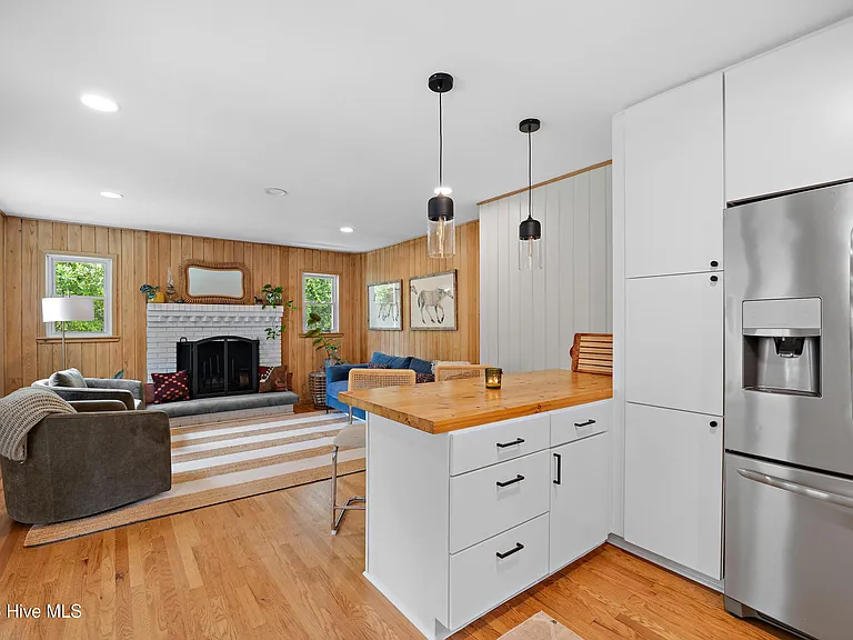 202 Windemere Rd — Photo 42