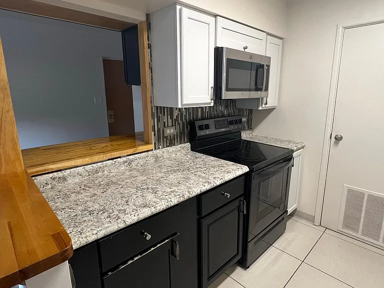 Colonial Oaks Apartments — Photo 20