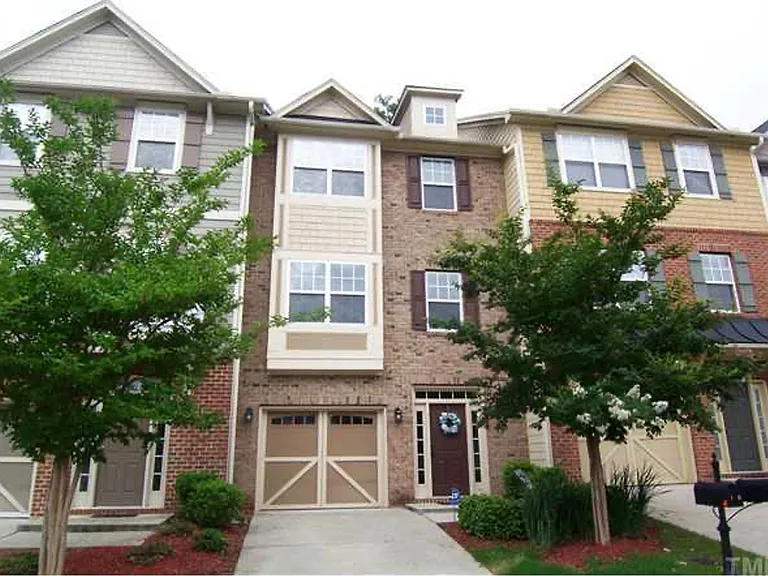 306 Linden Park Ln — Photo 1