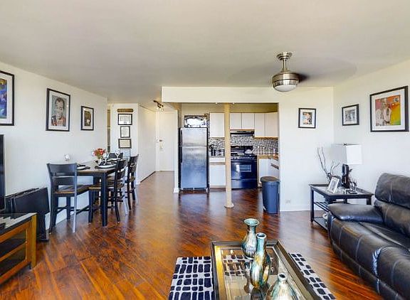 4th image of 3001 S Michigan Ave Unit 609