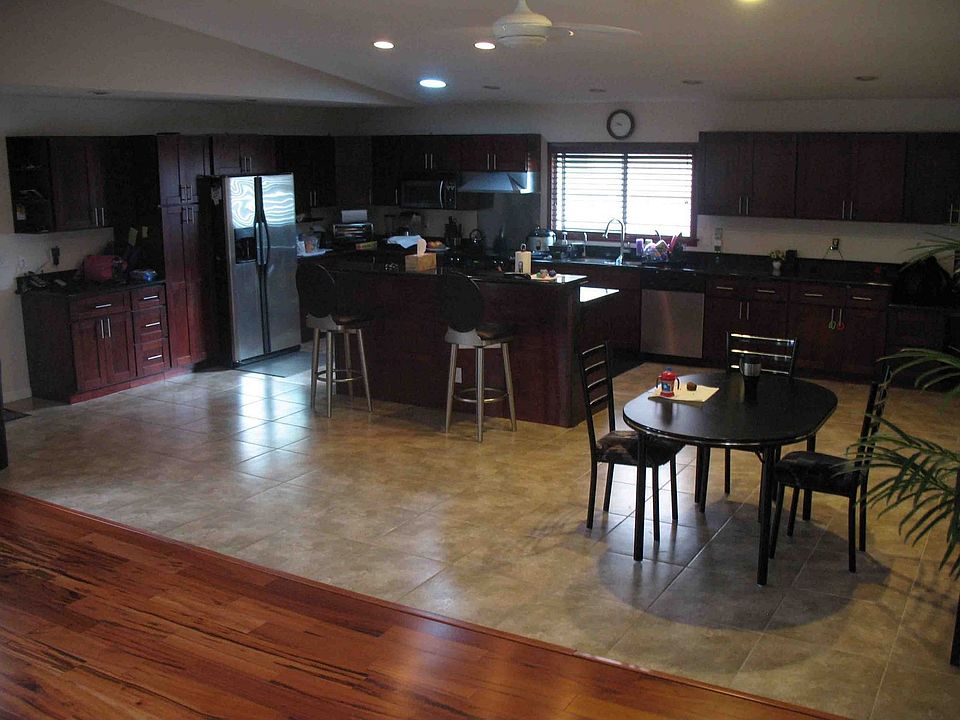 Kitchen/Dining Area