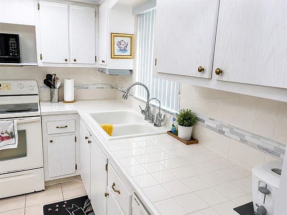 4th image of 4575 COVE CIRCLE #506