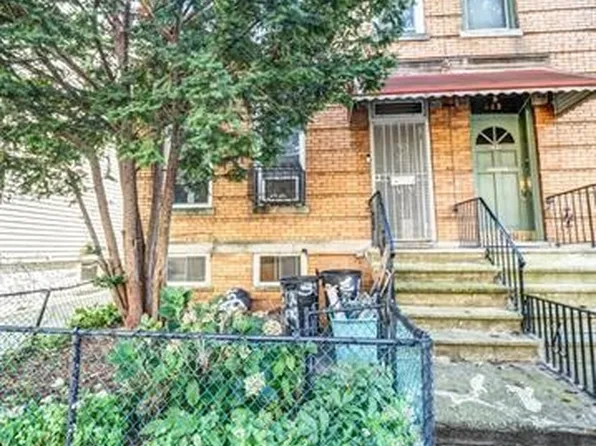 387 Woodlawn Avenue image 1 of 13