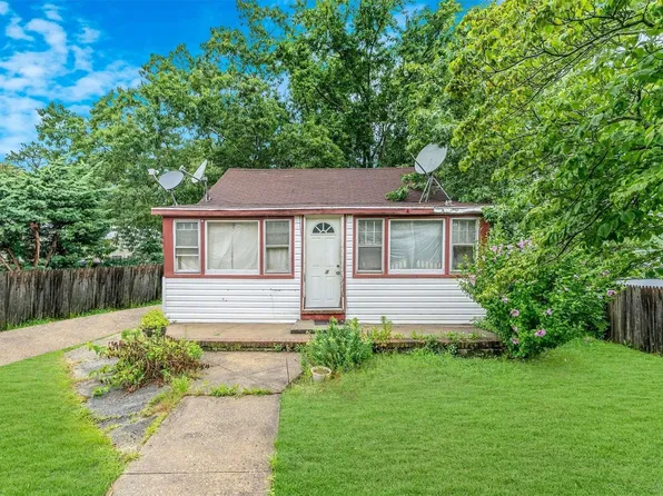 164 Riverside Avenue, Riverhead, NY 11901