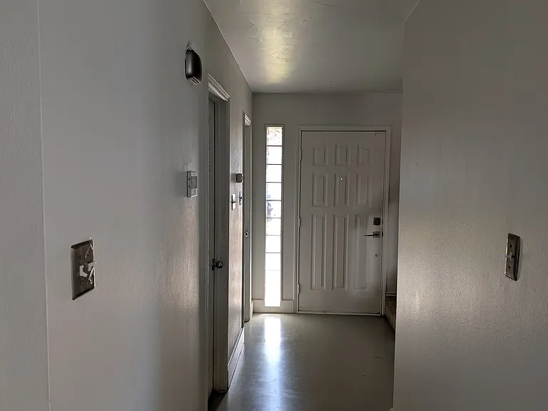 2852 Lee St — Photo 7