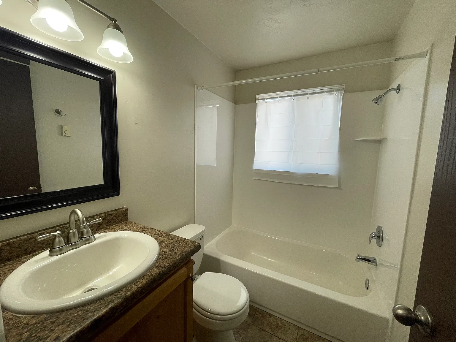 2 bed, 750 sqft, $1,225 — Photo 3