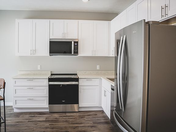 4th image of 889 Rex St