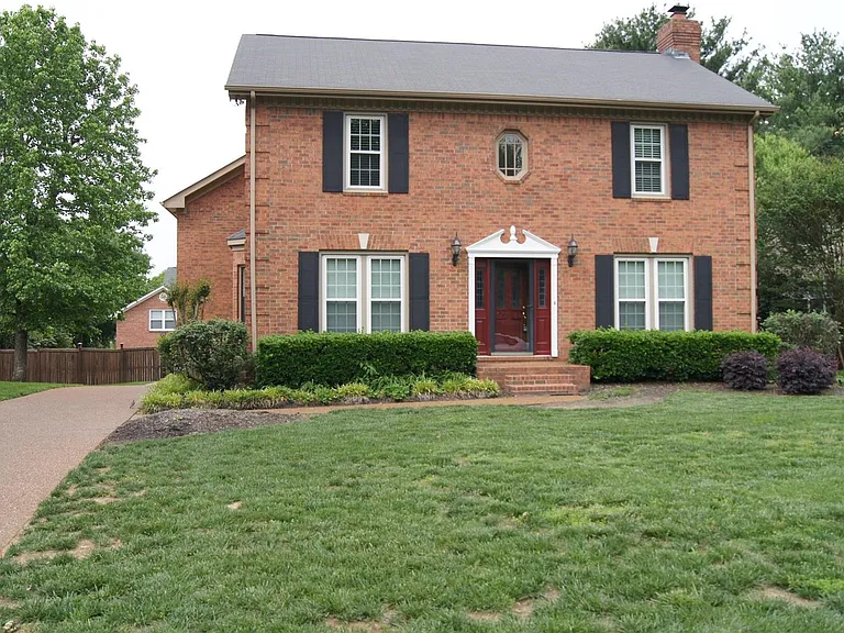 1144 Hunters Chase Dr — Photo 2