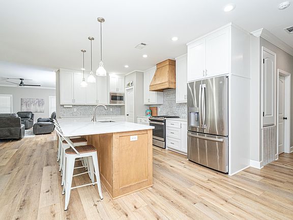 3rd image of 640 Heritage Dr