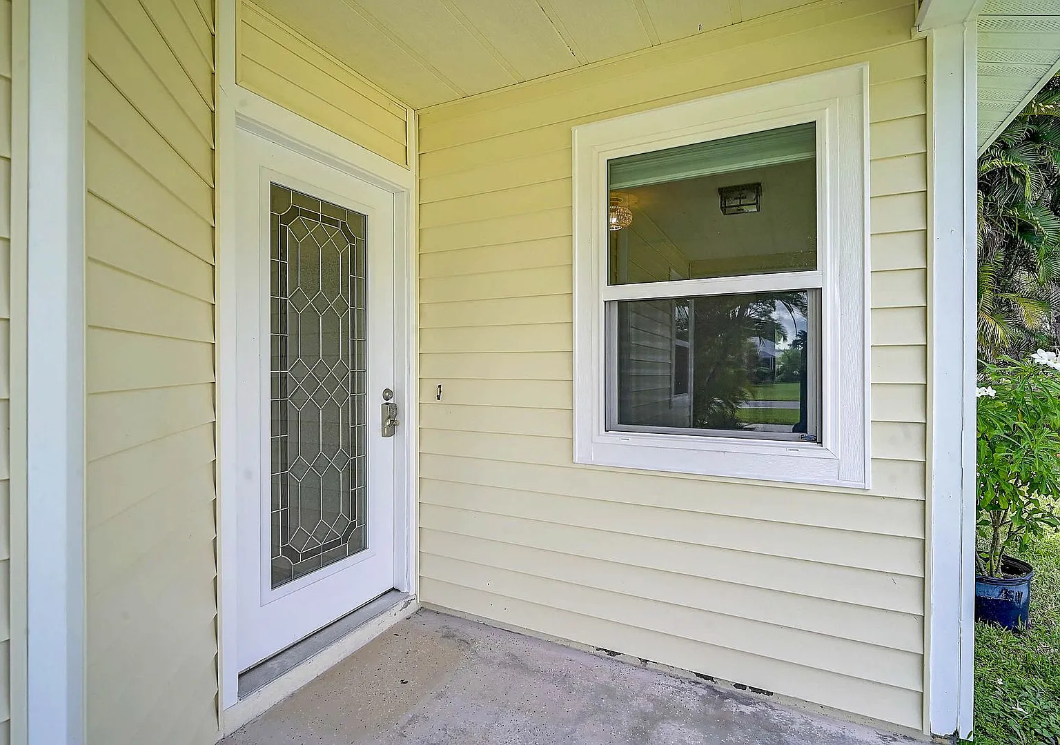 3 Bedroom 2 Bath Single Family Home w/2 Car Garage — Photo 3