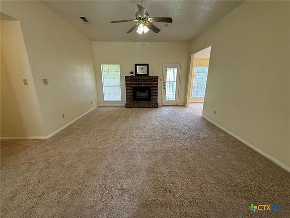 3rd image of 1815 Diana Ln