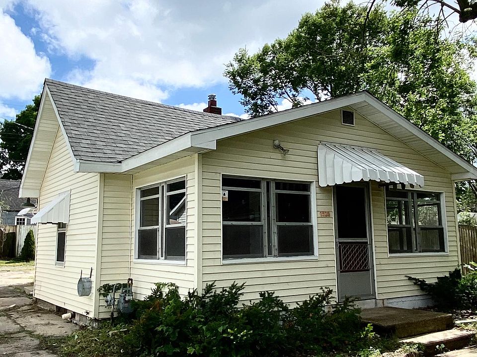 1st image of 1528 E Fox St