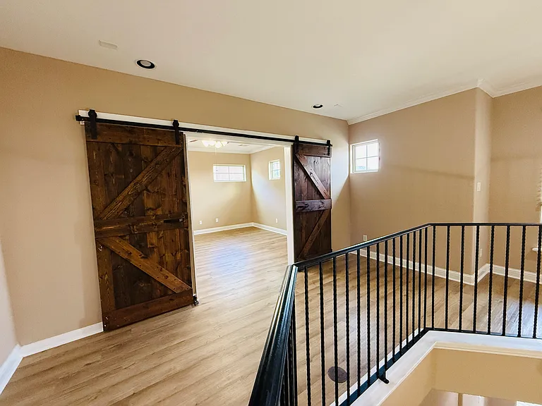 Game & Media room (upstairs)