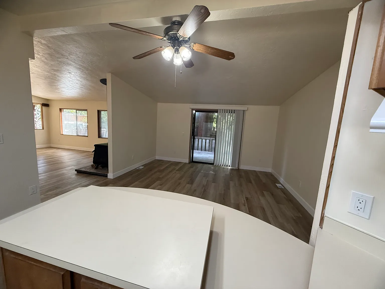 3 bed, $2,000 — Photo 2