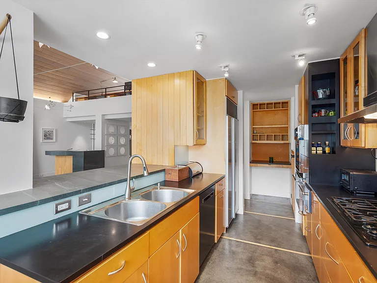 1270 Mountain View Dr — Photo 10