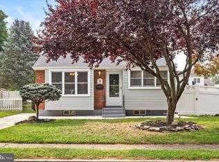 15 Lakeview Dr, Hamilton, NJ 08620