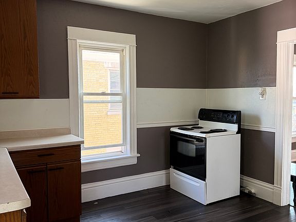 5th image of 2055 Douglas Ave