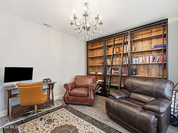 5th image of 2950 Cragburn Place
