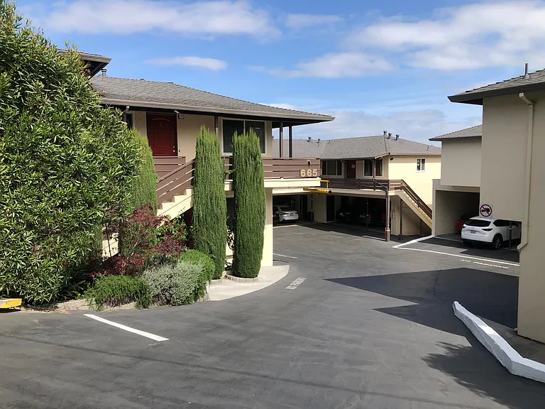 675 Middle Rd #7 — Photo 7