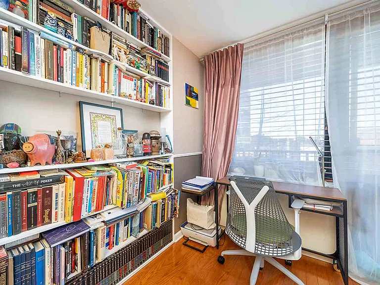 700 Grove St #4V — Photo 4