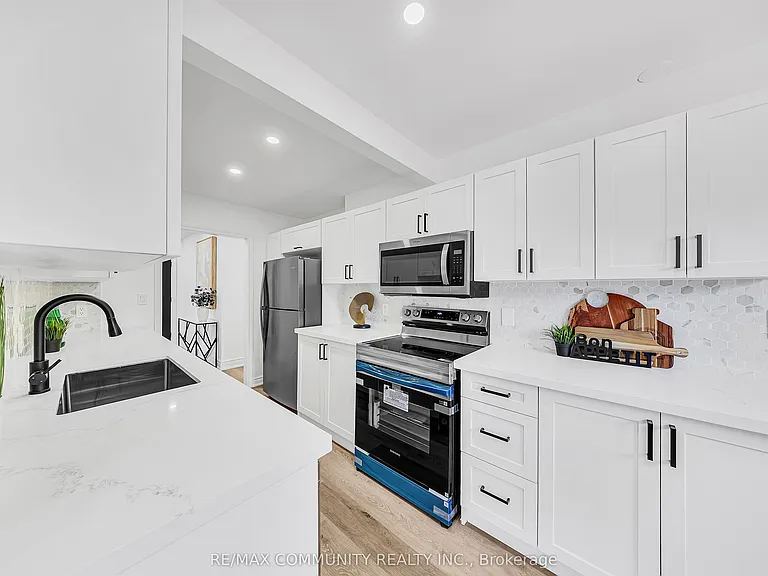 733 Lublin Ave — Photo 6