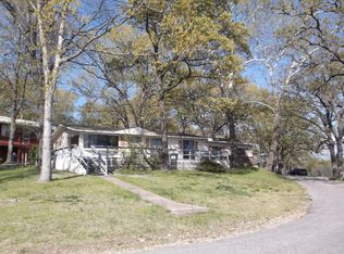 910 Ski St, Grove, OK 74344