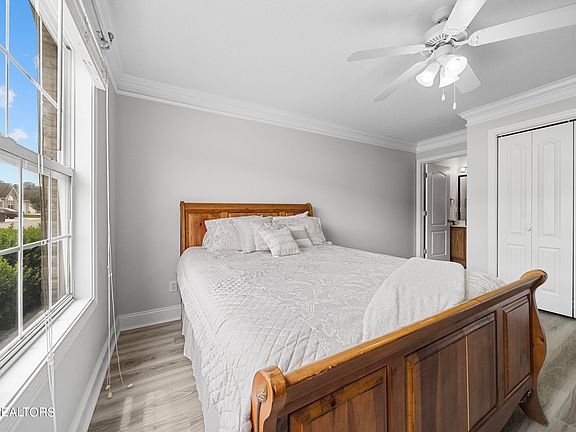 5th image of 733 Graham Way