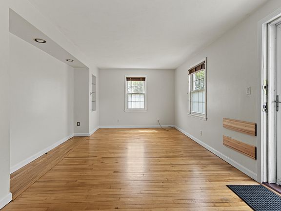 5th image of 153 Auburn Street