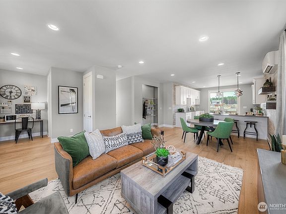 5th image of 13206 189th Avenue E