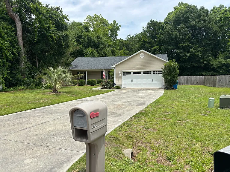 213 Molly Ct — Photo 1