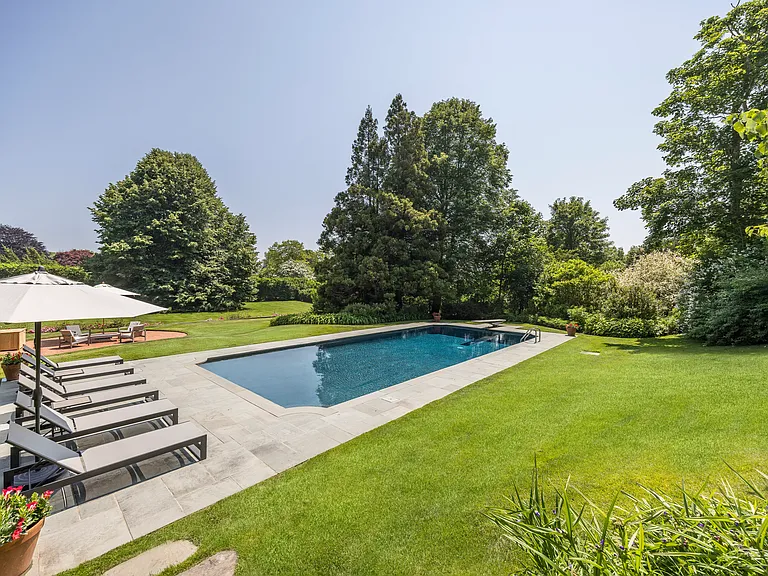 17 Apaquogue Rd — Photo 4