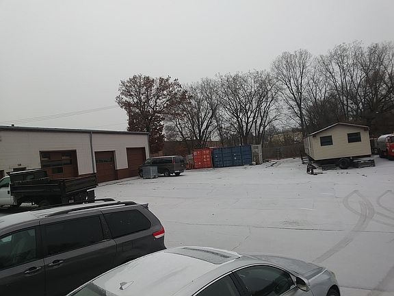 2nd image of 32 S Owasso Blvd W