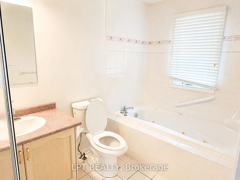135 Warren Bradley St #MAIN 2ND FLOOR — Photo 16