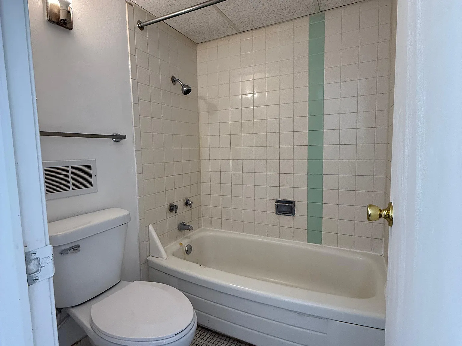 Studio, 350 sqft, $750 — Photo 3