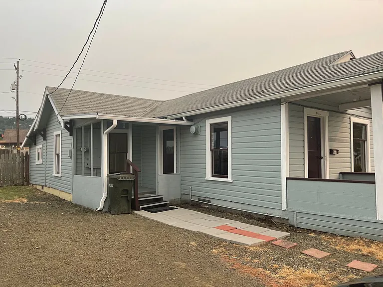 663 SE Parrott St — Photo 3