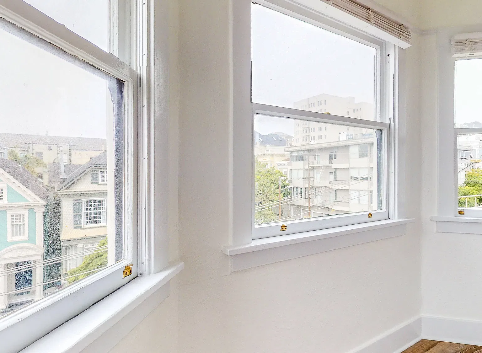 Bright Top-Floor Studio in Pacific Heights — Photo 3