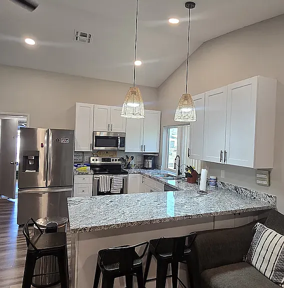 7123 W Oregon Ave — Photo 4