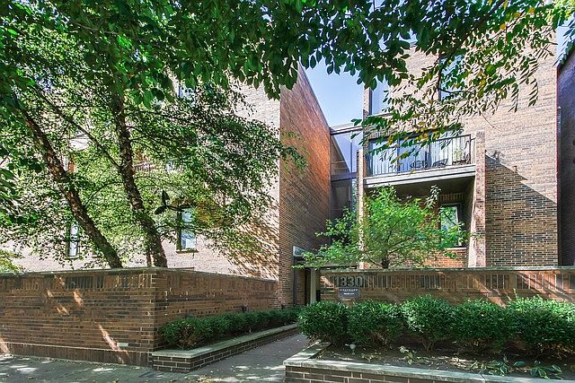 1st image of 1330 N La Salle St #100