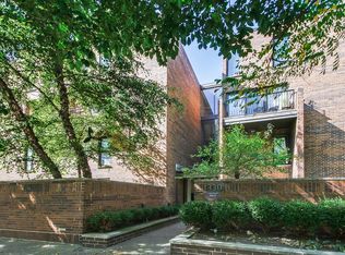 1330 N La Salle St #100, Chicago, IL 60610