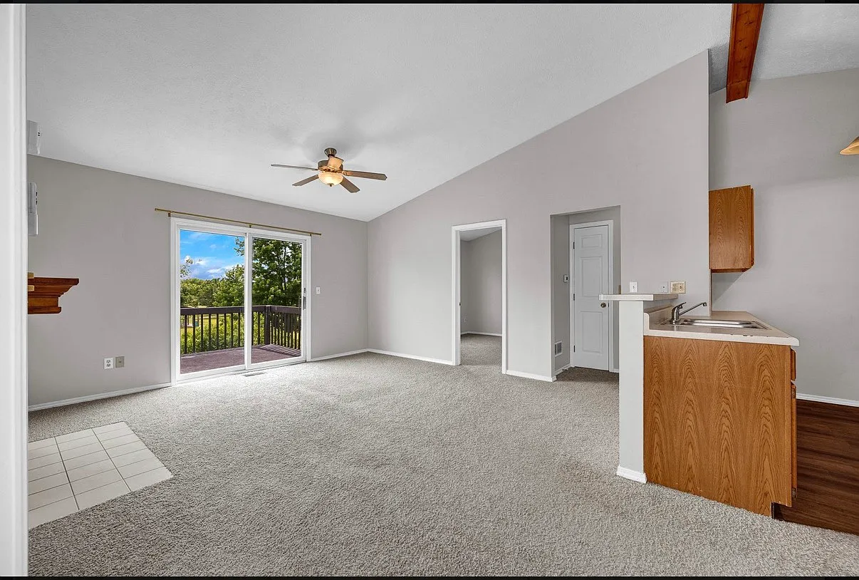 3 bed, 1462 sqft, $2,100 — Photo 3