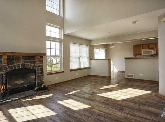 3rd image of 629 Scott Ct #629