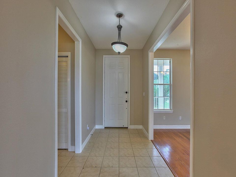 1st image of 3049 Dickinson Dr