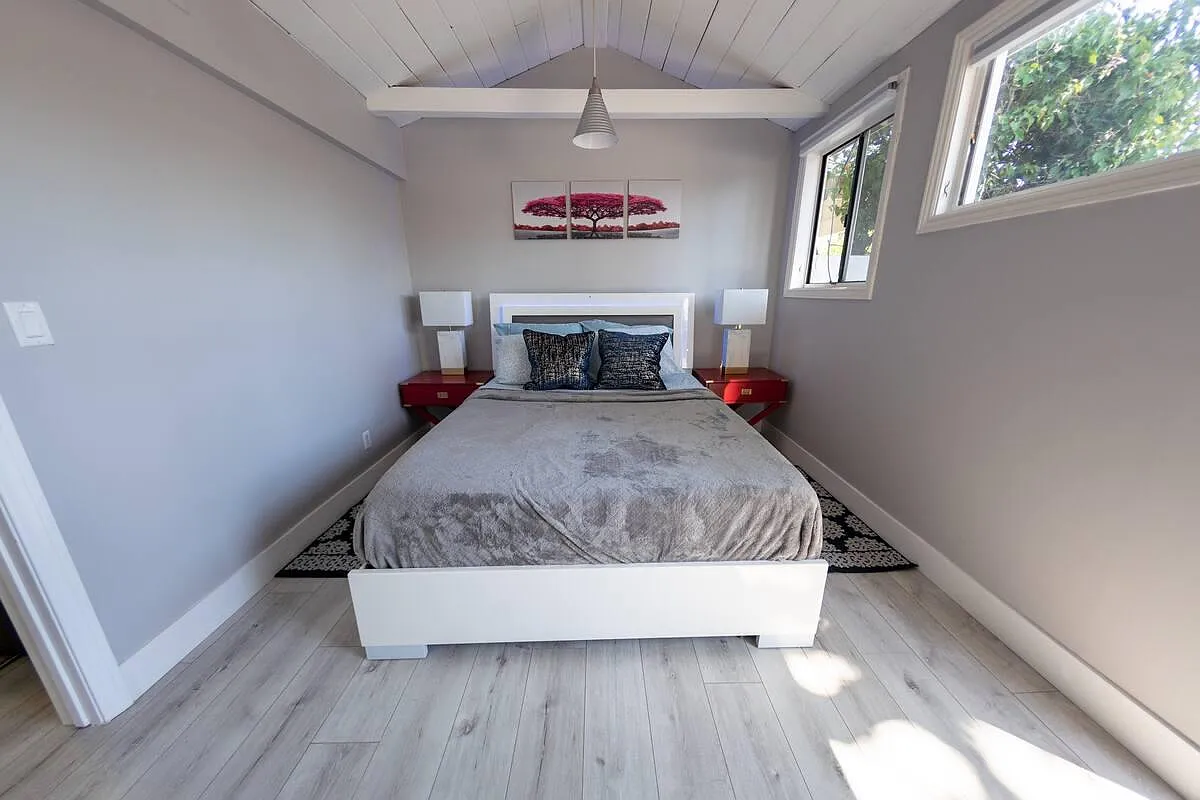 2 bed, 600 sqft, $4,500 — Photo 2